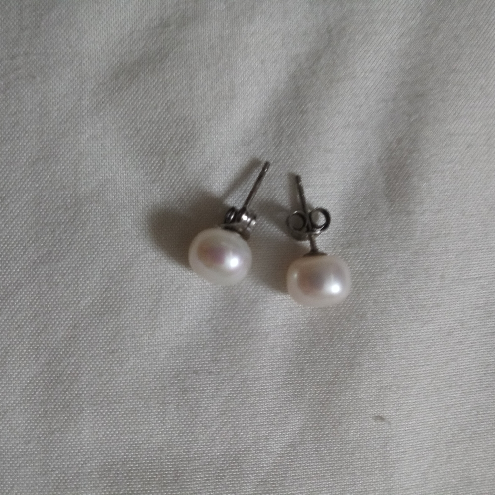Fake pearl earrings